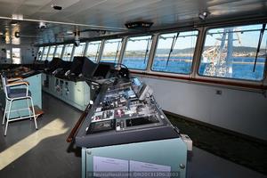 Vista interior del espacioso puente del buque (Foto: Rodrigo Díaz Castro/Revista Naval)