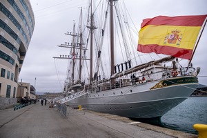 El buque adelantó su arribada a la Ciudad Condal, procedente de Civitavecchia y tras navegar por el litoral catalán (Foto: Armada española)
